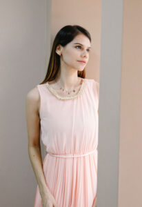 woman-casual-dress-looking__opdb-op62bf6451d0bec8-60850189